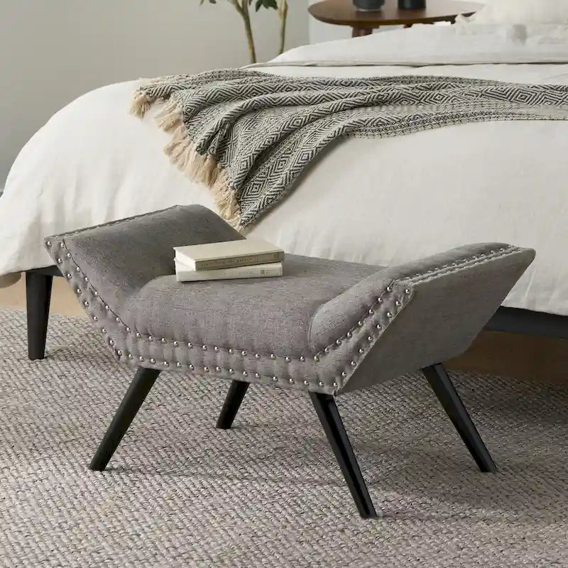 Banc ottoman en tissu capitonné avec clous décoratifs – Pieds inclinés, motif géométrique