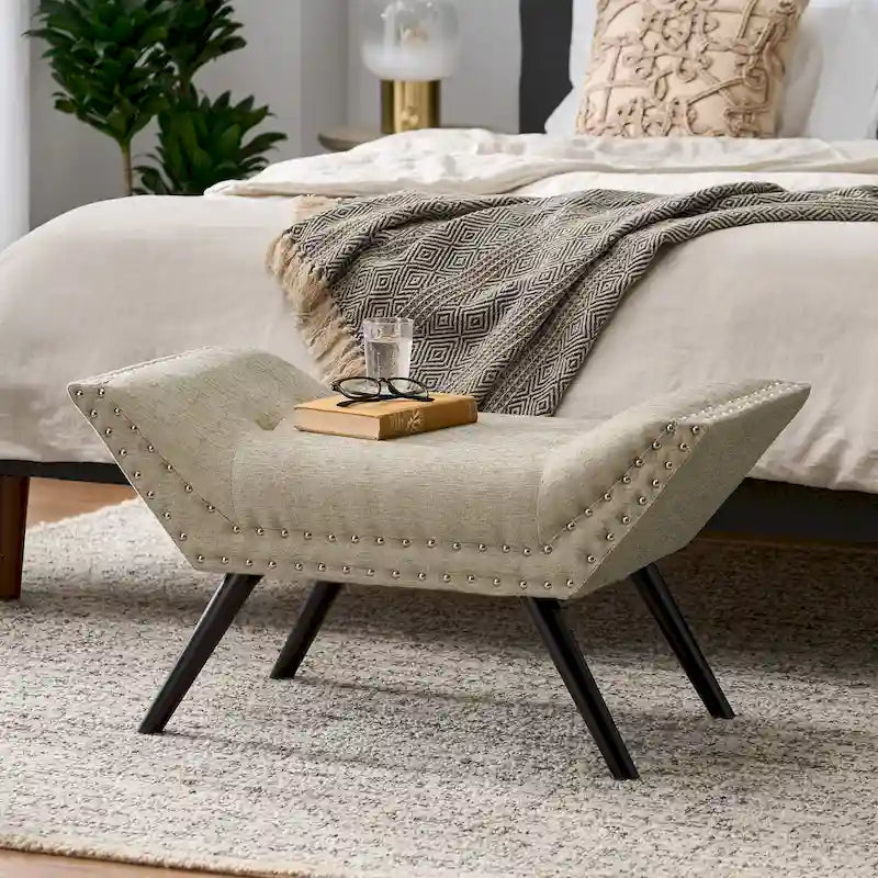 Banc ottoman en tissu capitonné avec clous décoratifs – Pieds inclinés, motif géométrique