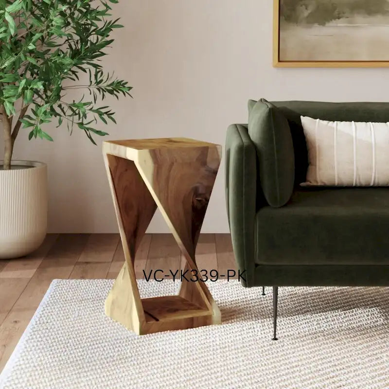 Table d'appoint sculptée en bois naturel
