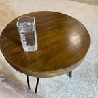 Table d'appoint en teck massif à bord brut – Table de chevet en bois naturel avec pieds en fer