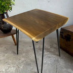 Table d'appoint en teck massif à bord brut – Table de chevet en bois naturel avec pieds en fer