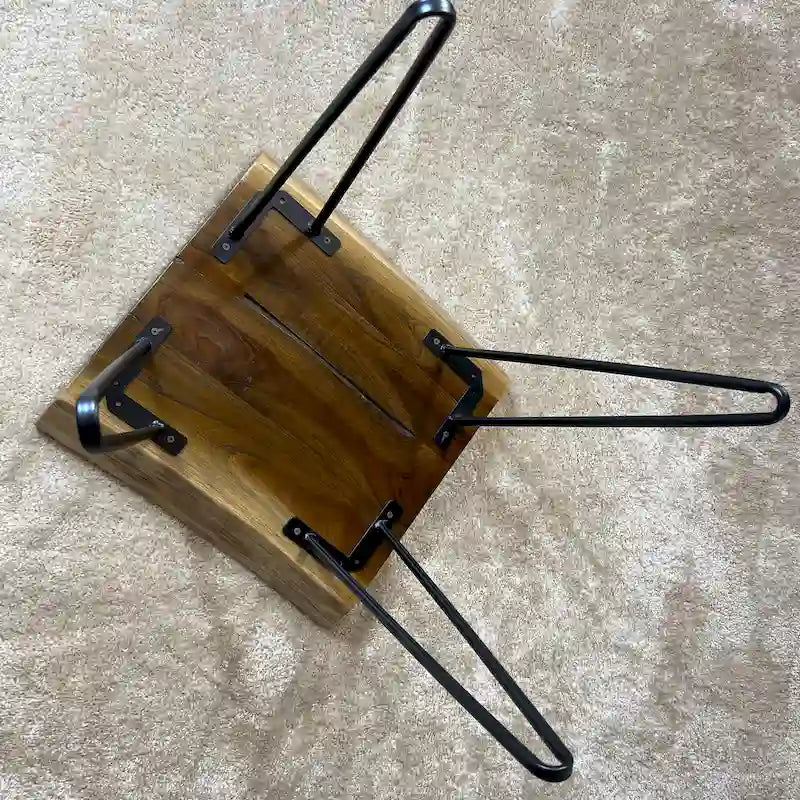 Table d'appoint en teck massif à bord brut – Table de chevet en bois naturel avec pieds en fer